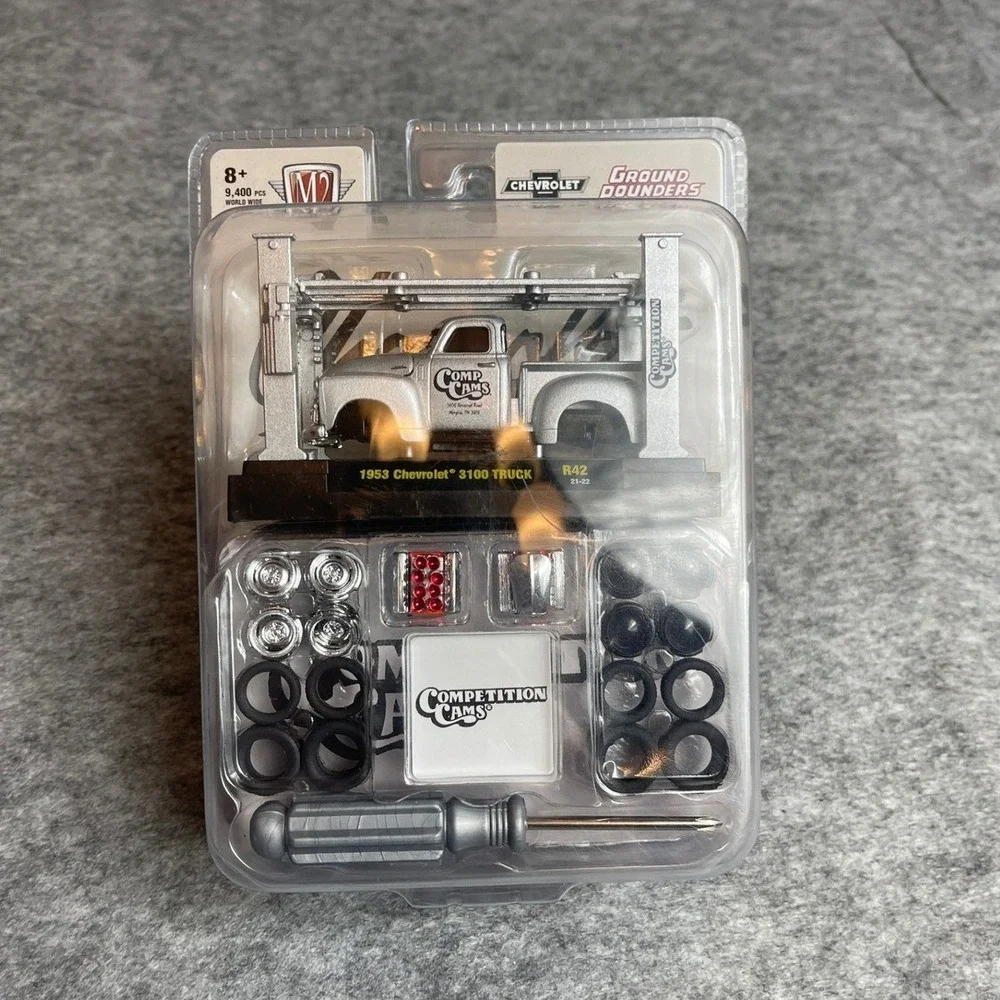 M2 Machines 1953 Chevrolet 3100 Truck Ground Pounders R42 Model Kit Silver 1/64‎